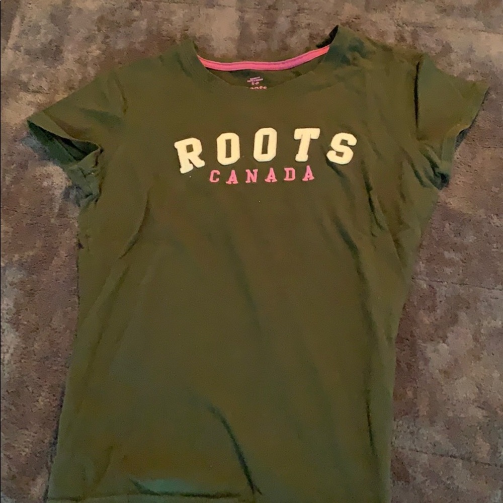 ROOTS Canada t-shirt. Super cute. Gently used.